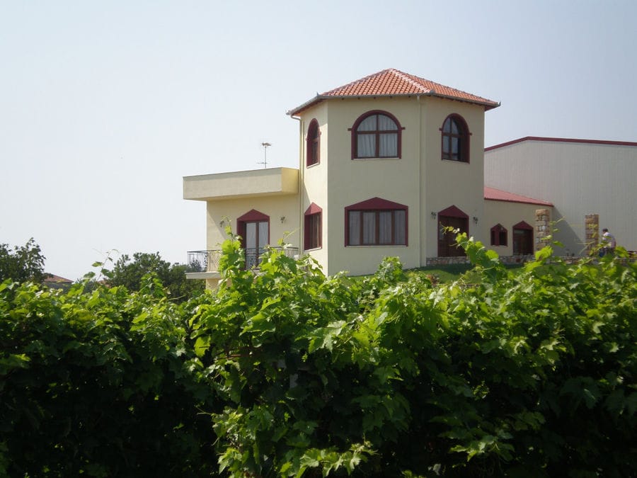'Manolesakis Estate' winery is like an ancient medieval tower